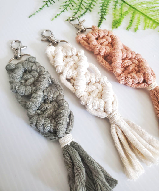 Macrame Keychains. Handmade and 100% cotton: Pink